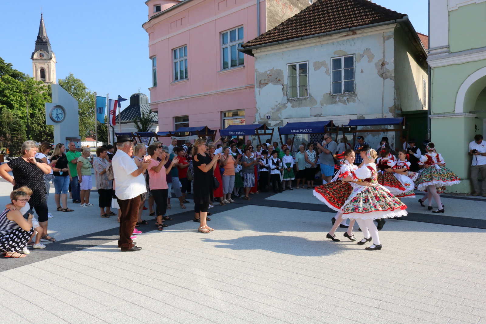 Trenutno pregledavate DRUŠTVO MAĐARA PAKRAC Pjesmom i plesom obilježen Dan Mađara